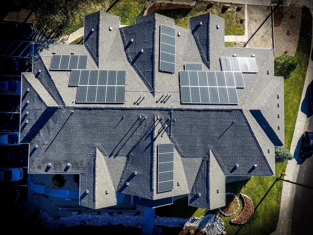 FALK sandwichpanelen voor dak met isolatielaag, geschikt voor industriële en commerciële gebouwen