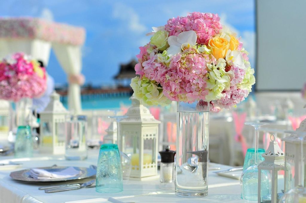 Elegante pagodetent voor evenement met karakteristieke puntige daken en stijlvolle uitstraling